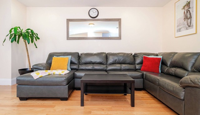 Spacious Greater Boston 3BR Townhouse Near I-93 Parking Pet-Friendly - 41