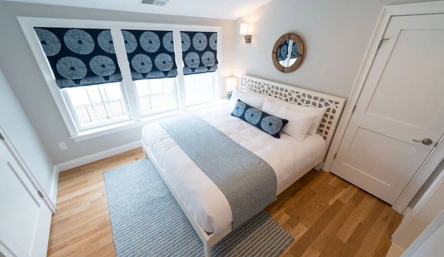 Spacious Guest House With Pool Access In Convenient Location!