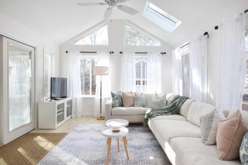 Spacious Home by Beach Dog Welcome