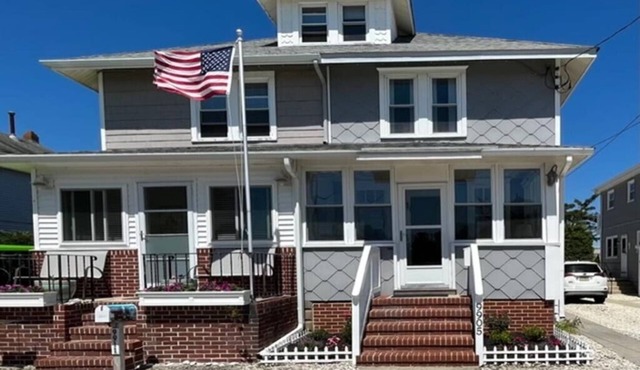 Spacious home with ideal location: short walk to Beach, 96th Street, and Parks