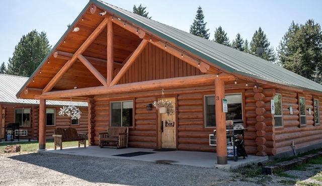 Spacious Luxury Cabin with Bunk Room & Nature Trail Access near Bonners Ferry, Idaho
