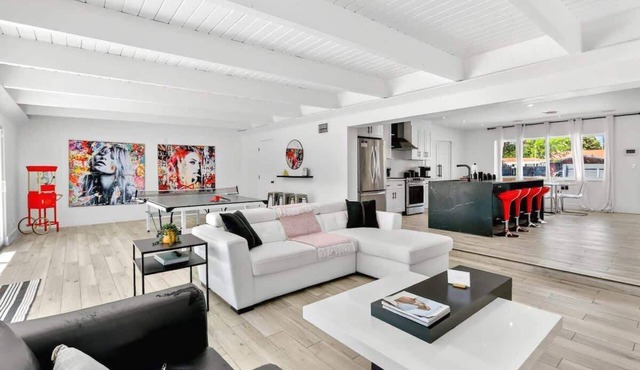Spacious Miami 4BR Retreat with Pool & BBQ
