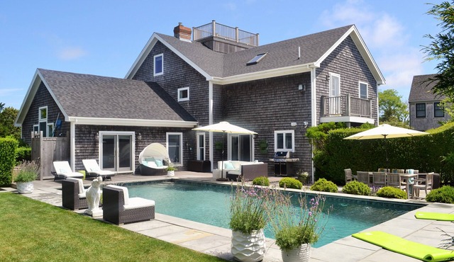 Spacious Post And Beam Home With Pool