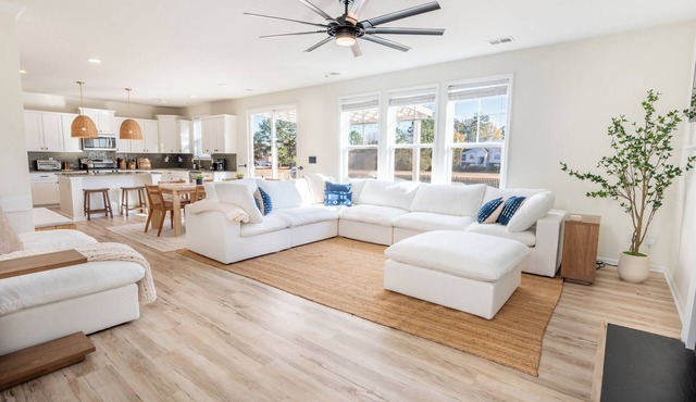 Spacious & Quiet Home - 4BR + Office - Water Views