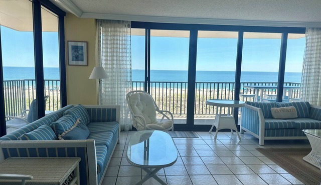 Spacious Sea Colony ocean front condo, 3 bedrooms,2 bunk rooms 3 full baths