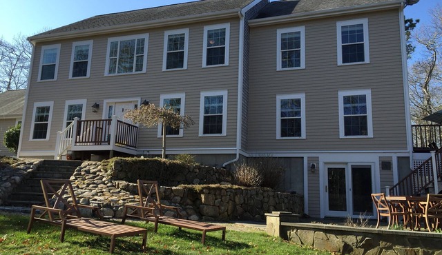 Spacious waterfront home: 5 Bedrooms + finished walk-out basement/bunk room