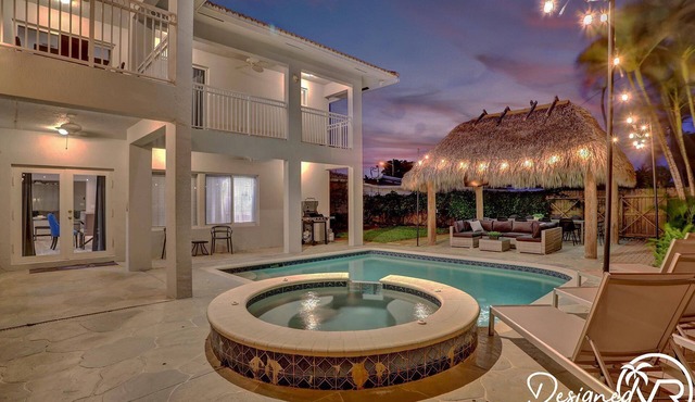 Spectacular 7BR Heated Pool Jacuzzi Tiki Game Mini Golf Dog Friendly