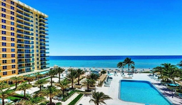SPECTACULAR BEACH FRONT RESORT on 5 ACRES. Workspace. Park Free. Near Hospitals
