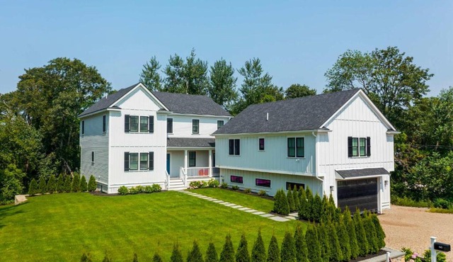 Sprawling Home 1 Mi to Downtown