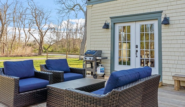 Spring Escape in Hatchville – Sleeps 6 + Dogs!