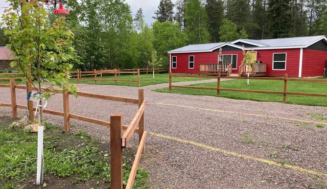 Stationmaster House | 10 Min to Glacier Entrance, Comfy 3-bedroom house minutes to Glacier Park