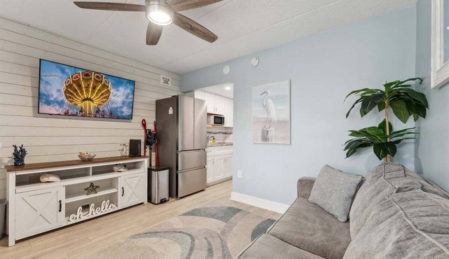 Stay Salty: Modern 1BR Condo w/Pools & BBQ Grills