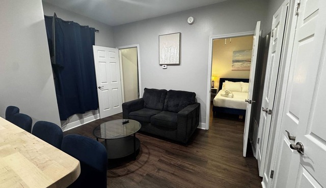 Steps to Italian Market | Modern 2BD Home Sleeps 4