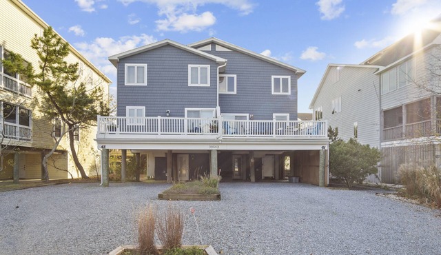 Steps to Sand: 4BR Dog-Friendly Duplex – Tower Shores, North Bethany