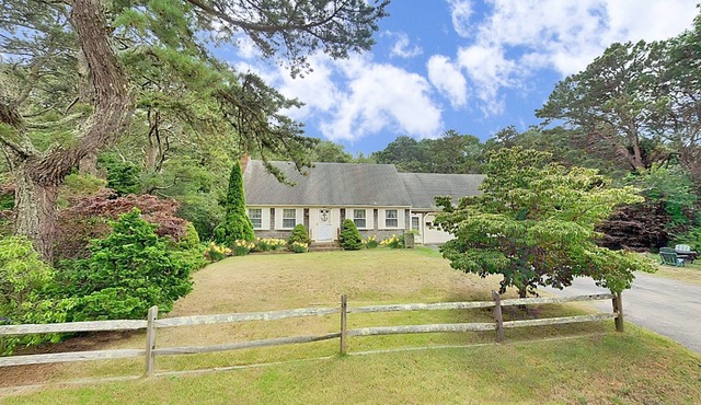 Steps to Shops, Eateries & Bike Trail Updated Wellfleet Retreat near Beach