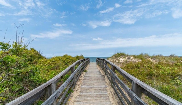 Steps to the Beach/Pool, Bay Side Suite