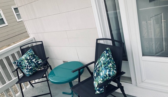 Stone Harbor NJ Charming 2 bedroom 1st floor duplex on quiet south end.