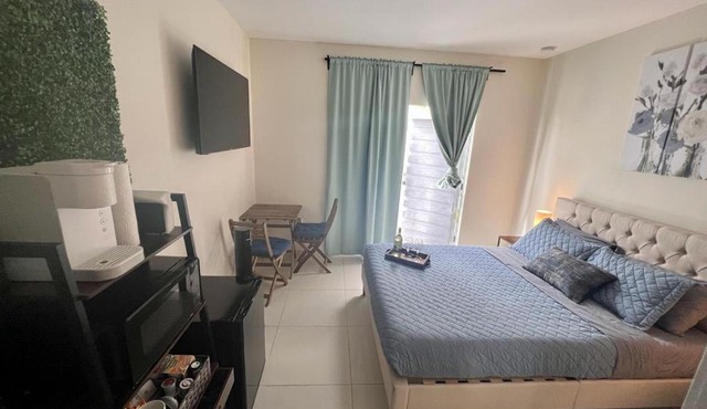 Studio apartment- private entry!