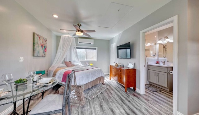 Studio Charmer In A Safe & Convenient Location