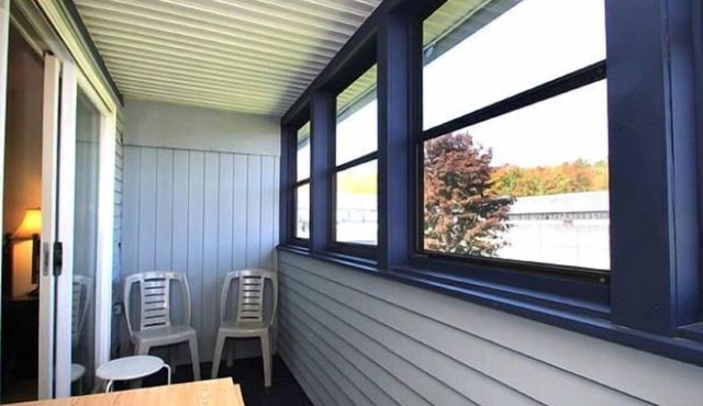 Studio Condo w/Kitchen & Patio