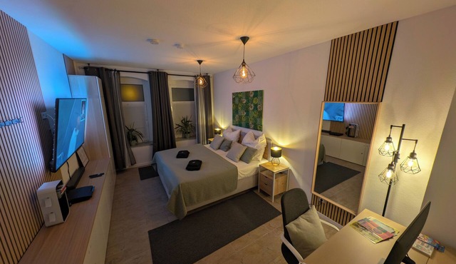 Studio with workplace and balcony in a quiet location close to the city. in Chemnitz