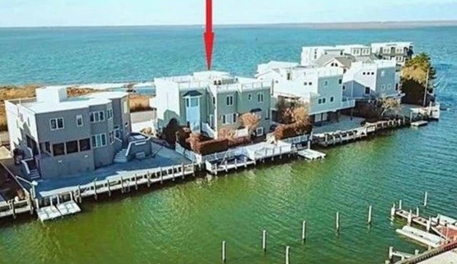 Stunning Bayfront Home in Harvey Cedars, LBI in Harvey Cedars