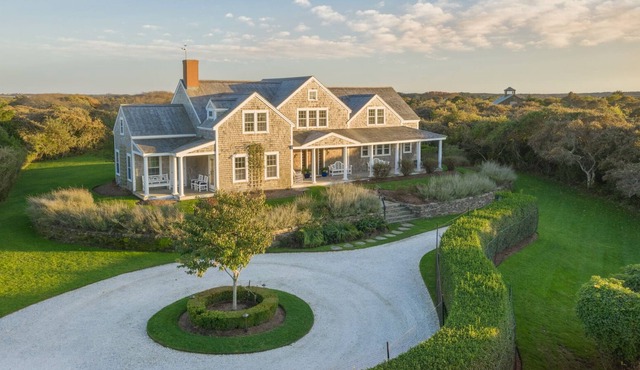 Stunning private estate property with a new 18′ x 36′ salt water pool