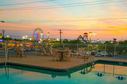 Stunning Studio with community pool just steps to Beach and Boardwalk!
