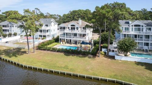Stunning Views With Pool Family Room Resort Perks