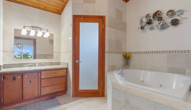 Stunning Waterfront Oasis in Key Largo 3bed/2bath, pool, and dock