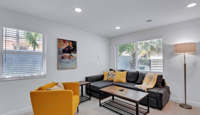 Stylish 2BR Retreat in Miami's Design District!