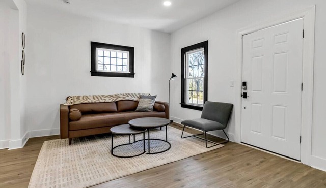Stylish 4BR Home | Mins to Falls & All Attractions