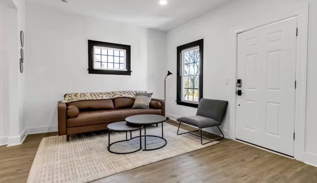 Stylish 4BR Home l Mins to Falls & All Attractions