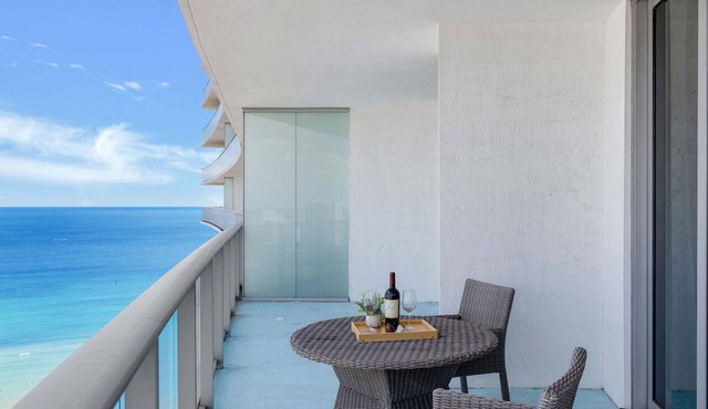 Stylish apt + Stunning Ocean Views + Top Amenities