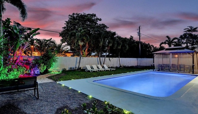 Stylish Designer Home. Lush furnishings. Big pool