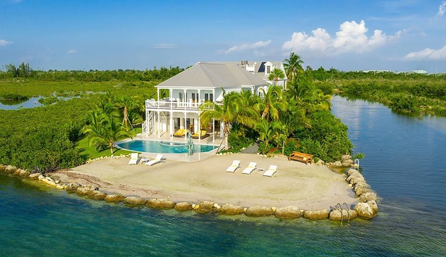 Sublimely private luxury home with enveloping oceanfront views near Key West