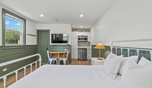 Summer Rental: Charming 1-Bedroom Unit in Chatham, MA Unit B