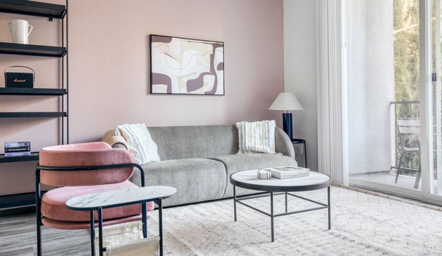 Sunlit Mar Vista 2BR w/ W/D, nr restaurants & shops, by Blueground