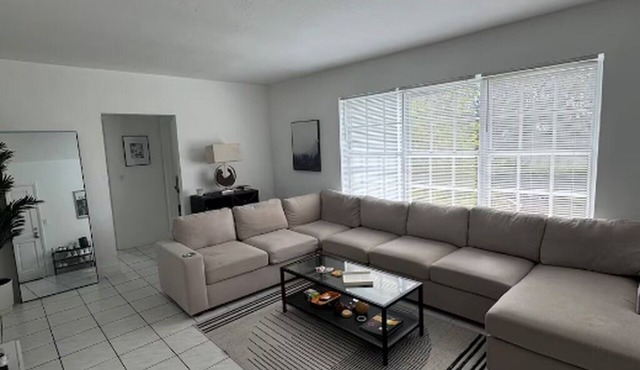 Sunny Apt nestled in Little Havana/Brickell
