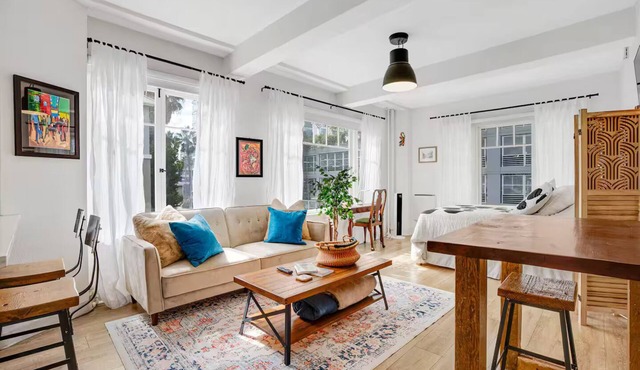 Sunny Art Deco Studio – Walk to Conv Ctr & DTLB