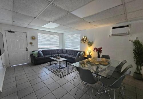 Sunny Hollywood Pool Home Near Beach & Casino