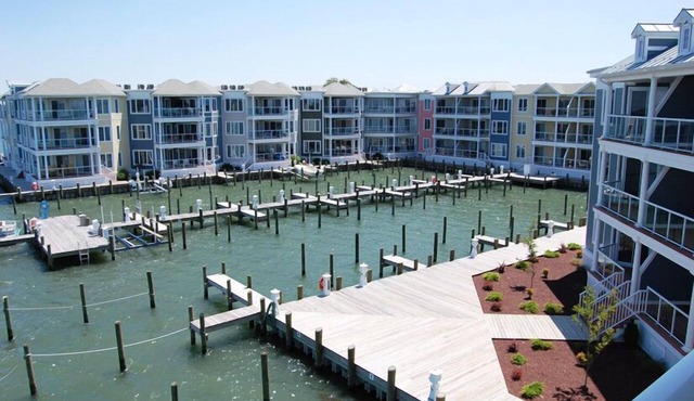 Sunset Bay Villa #315- Waterfront Condo w/Pool & Gym