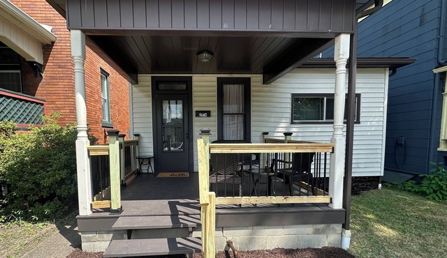 Super Clean, Snug 2BR: Convenient to Geneva College, Fire Pit & Big TV