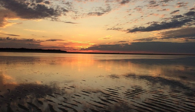 Tales of Sunset Bay, walk from a Quiet Cottage to Brewster’s Paine Creek Beach
