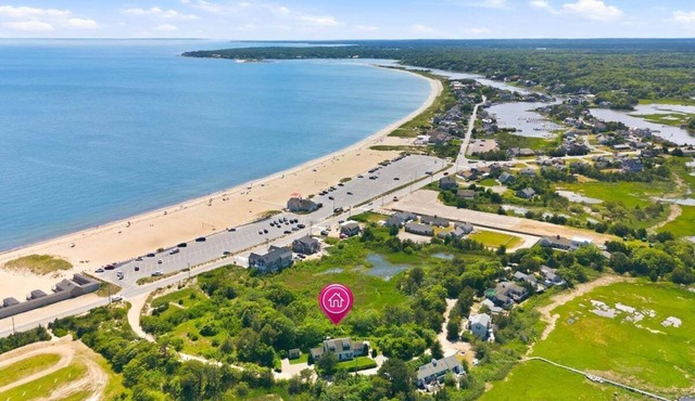 The Beach House 946-Cv: Beach Cottage Times Three near Craigville Beach