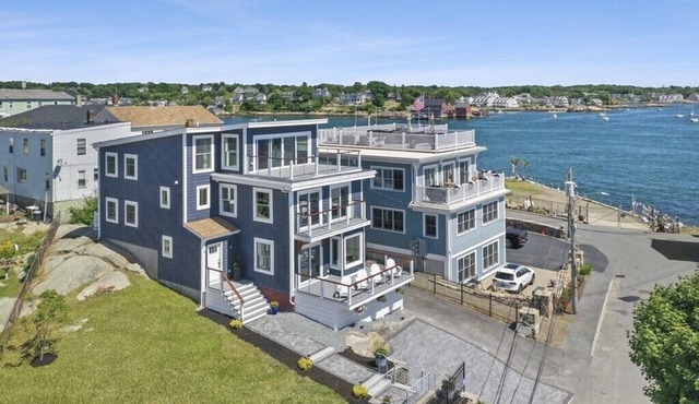 The Captain’s Villa Beachfront House With Access To Pavilion's Beach