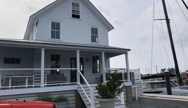 The Crows Nest. Sunsets at the Harbor. Enjoy bird’s eye view. Unique location!