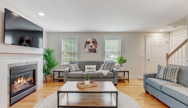 The Driftwood Home, 5 min from Mashpee Commons, AC