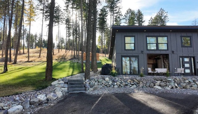 The Glacier House: Lakeviews, Heated Pool, Hottub