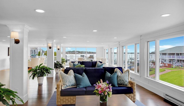 The Harborside Inn